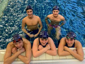 Mehr über den Artikel erfahren Rosenheimer Schwimm-Mannschaften erfolgreich bei Staffelwettbewerb