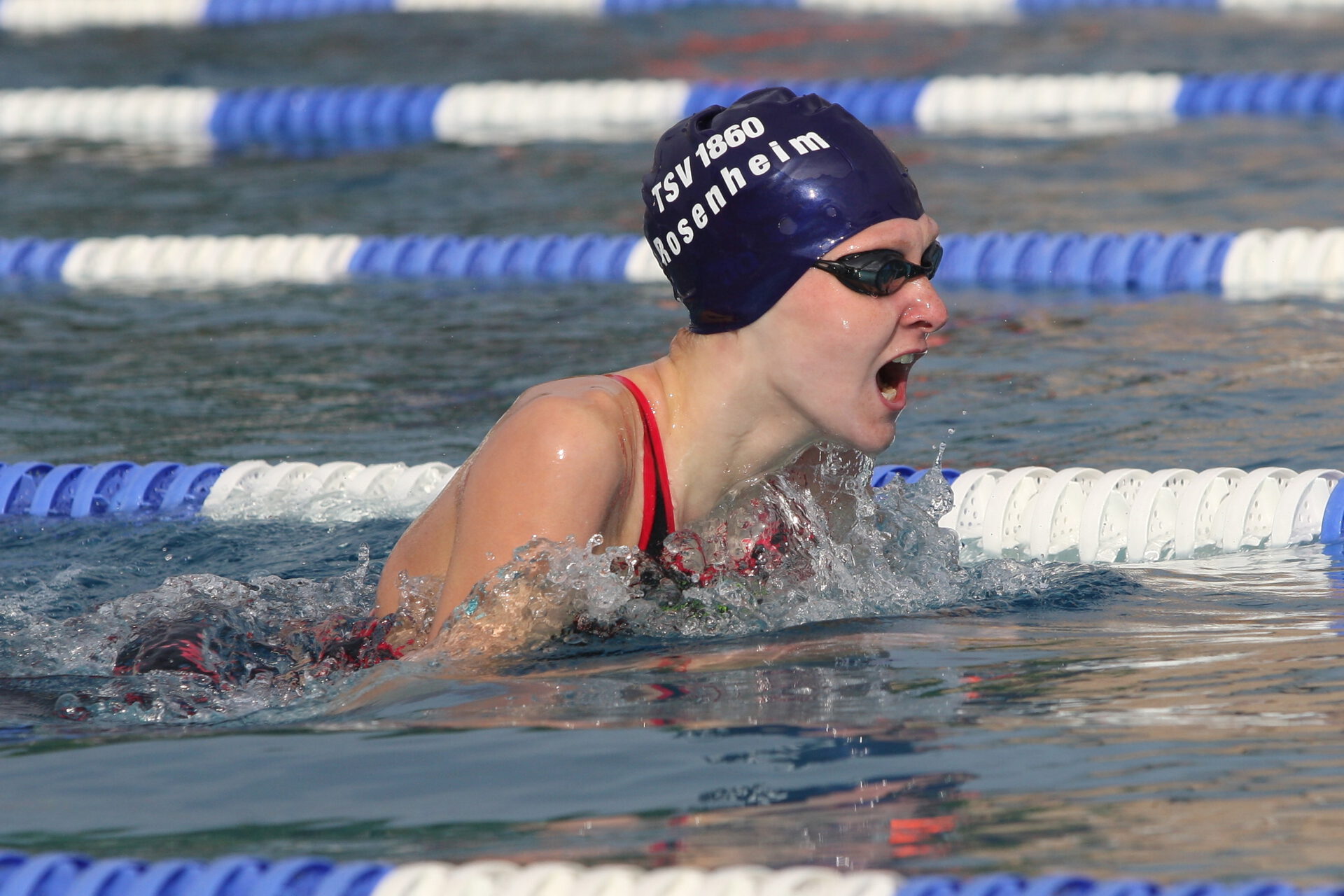 You are currently viewing Zahlreiche Medaillien beim Vestner-Pokal in Landshut für die Rosenheimer Schwimmer