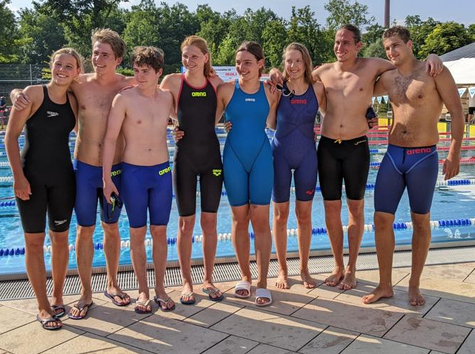 Mehr über den Artikel erfahren Bayerische Jahrgangs- und Juniorenmeisterschaften erstmals im Rosenheimer Freibad – Saisonhöhepunkt für die Schwimmabteilung des TSV 1860 Rosenheim